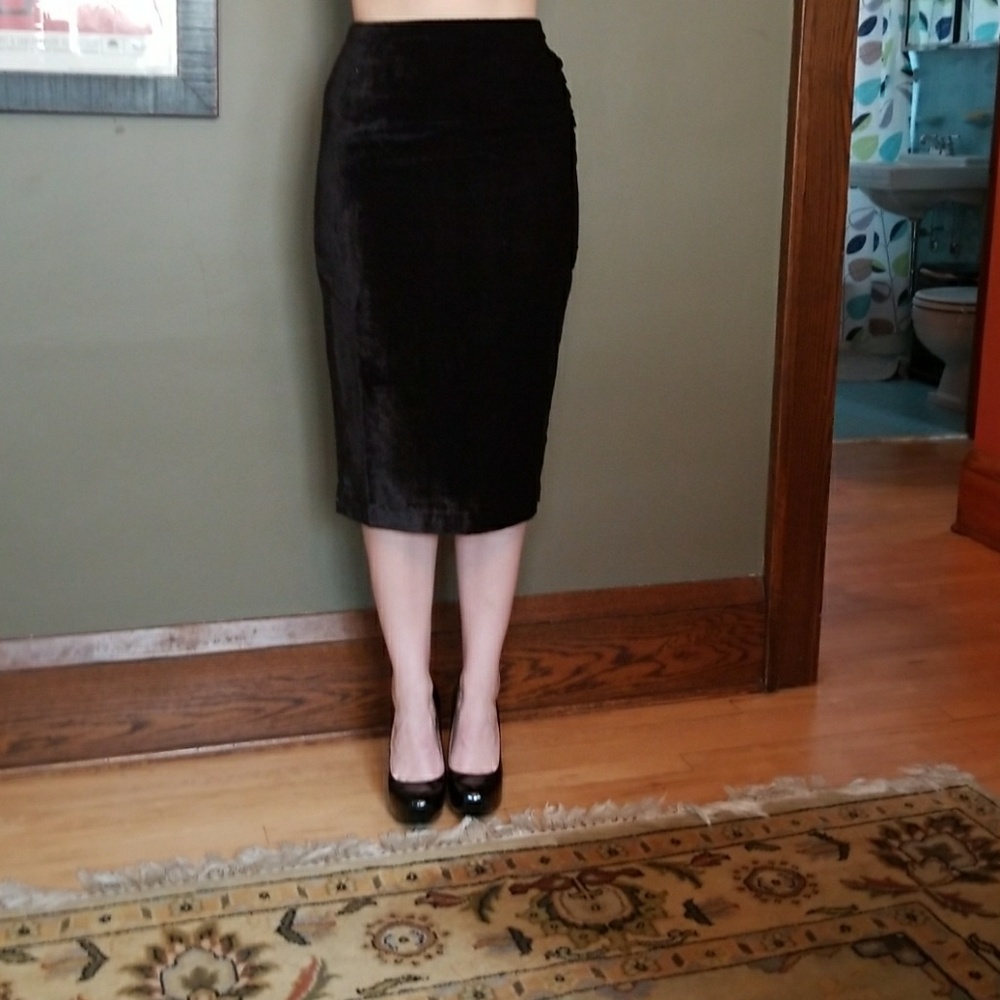NWOT Tatyana Velour Wiggle Skirt sz Small